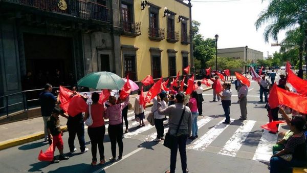 Exigen  antorchistas zapopanos apoyos para jefas de familia y servicios básicos