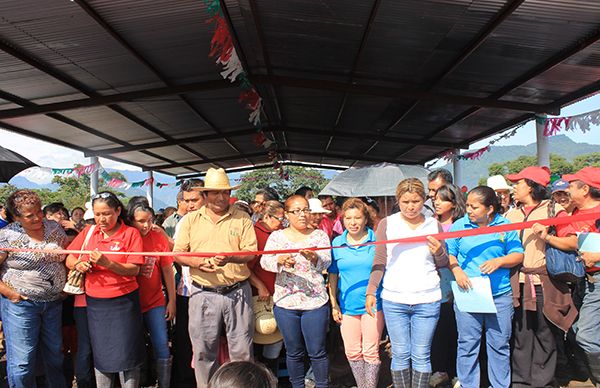 Antorchistas inauguran techado en la colonia Aquiles Córdova Morán