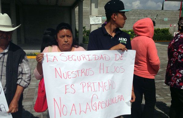 Padres de familia denuncian peligro por gasolinera