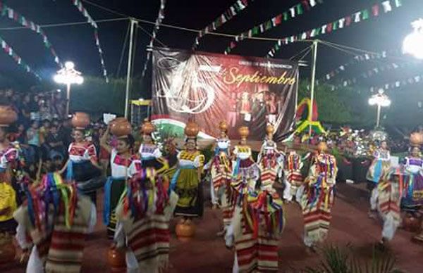 Noche mexicana en Tecomatlán