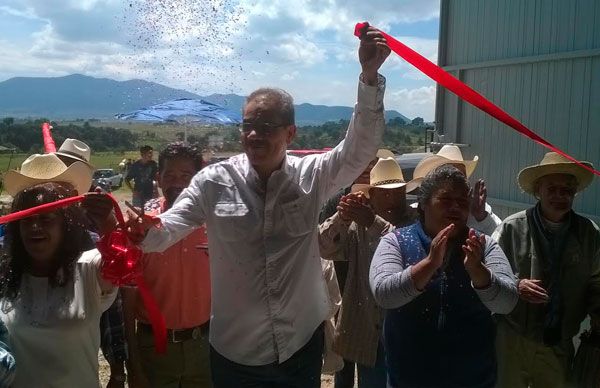 Inauguran obras en Amealco