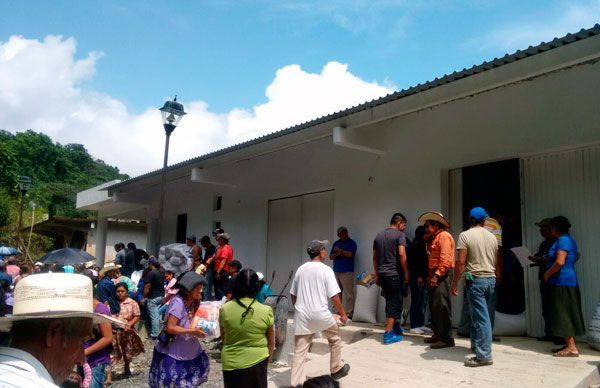 Dotan con 500 toneladas de maíz a la región de la Otomí- Tepehua, fruto de la gestión antorchista