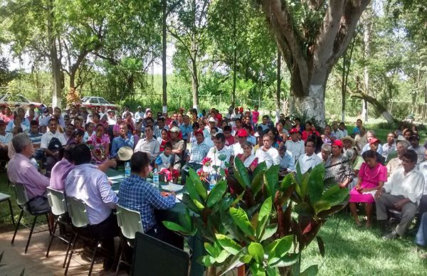 Antorcha imparte conferencia a campesinos de la huasteca veracruzana