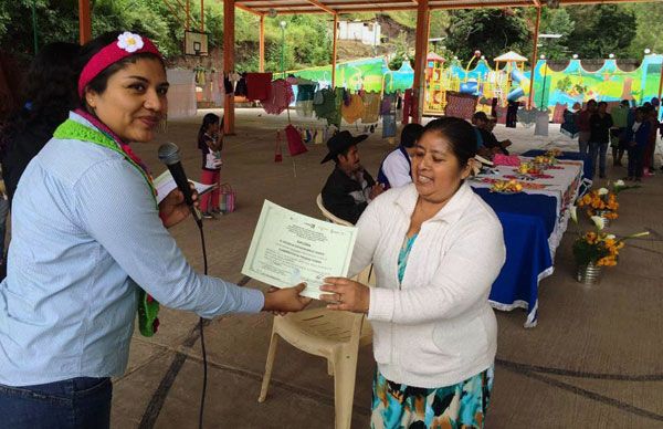 Fomenta Antorcha auto empleo en Zapotitlán Tablas