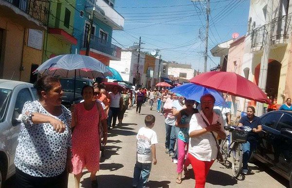 Marchan antorchistas de Amatitán para ingresar documento petitorio