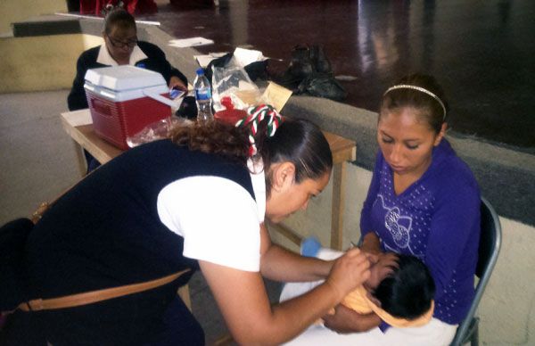 Impulsan campaña de salud en la colonia Clara Córdova