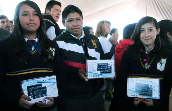 Fernando González actual diputado local apoya la educación