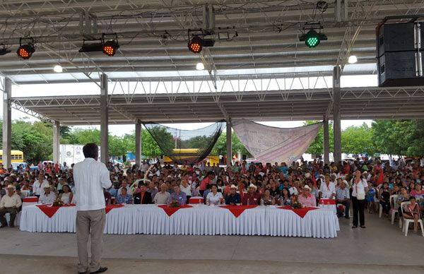 Antorchistas sinaloenses festejan inauguración de techumbre 