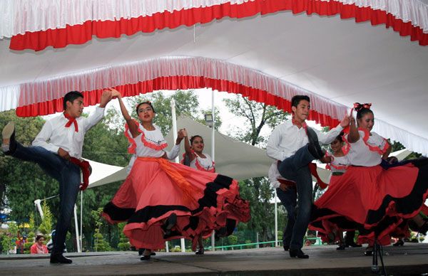 Reúnen fondos para compañía de danza infantil 