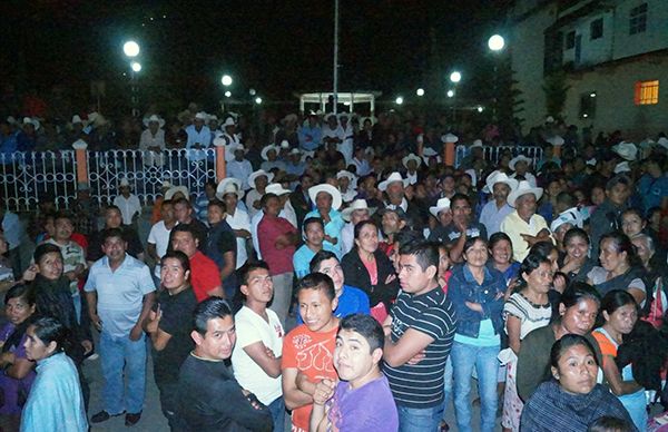 Respaldan huitziltecos obra en primaria