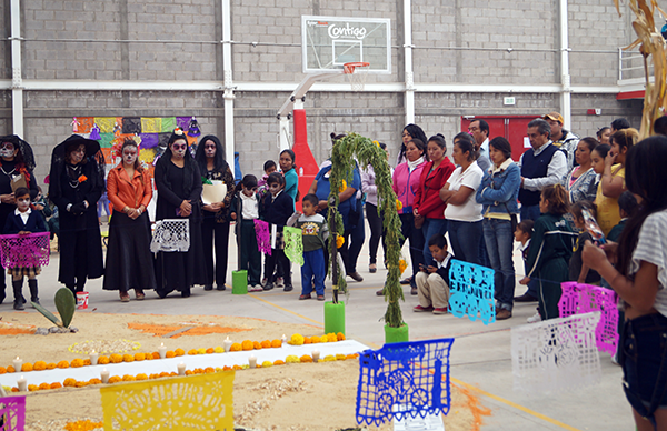 Concurso de altares en escuelas antorchistas