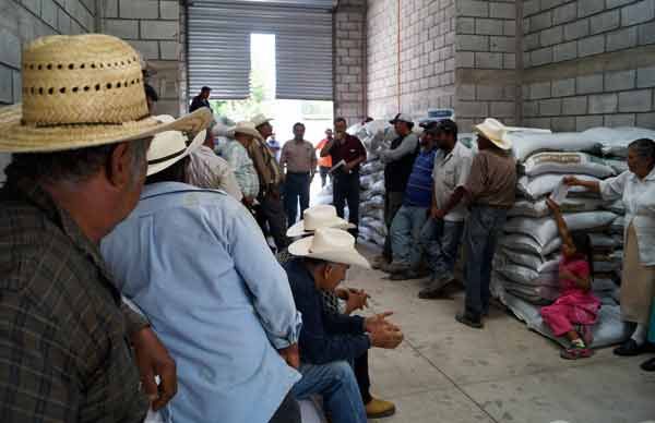 Antorcha reparte por tercera vez apoyos agropecuarios en Simón Bolívar