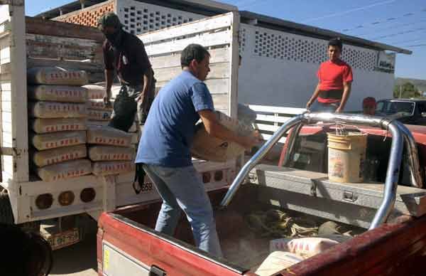 Entregan apoyos en materia de vivienda 