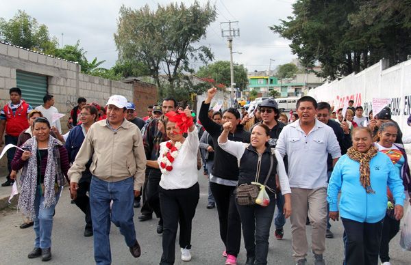 Logra Antorcha electrificación para colonia popular