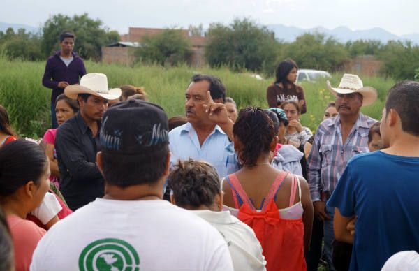 Entrega Antorcha terrenos en Vicente Guerrero