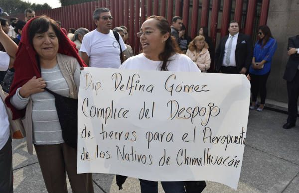 Propietarios de Tlateles de Chimalhuacán protestan contra morena en el congreso