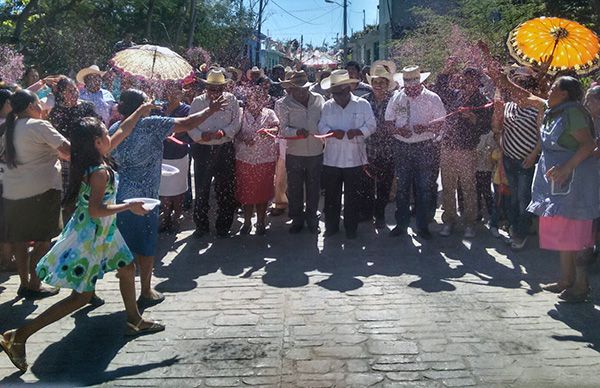 Antorcha inaugura pavimentación en Tehuitzingo