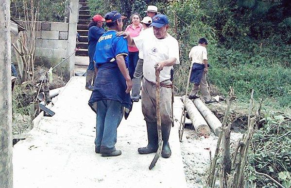 Antorcha da banderazo de puentes peatonales