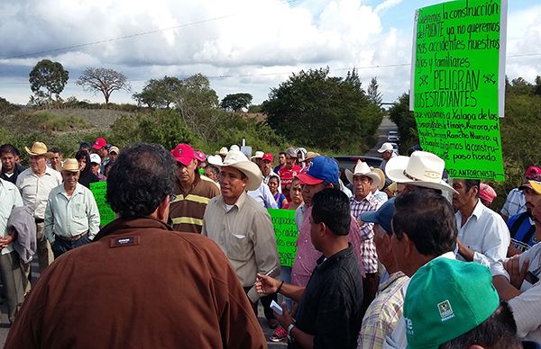 Antorcha logra que SIOP se comprometa construir puente vehicular  en Emiliano Zapata