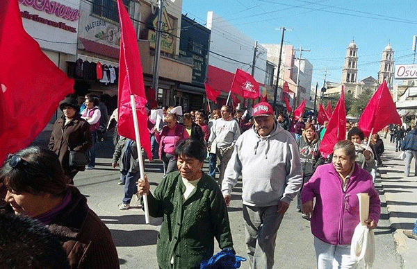 Antorchistas de Juárez marcharon para entregar peticiones de colonias pobres al Ayuntamiento