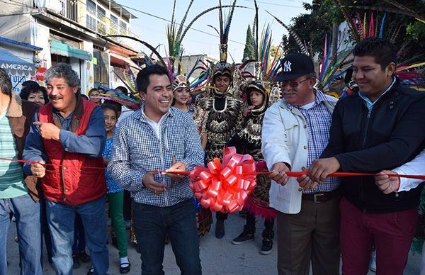 Inaugura pavimentación el diputado federal Héctor Javier álvarez