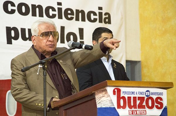 Felicitó Aquiles Córdova, líder de Antorcha, a la Revista buzos por su XV Aniversario