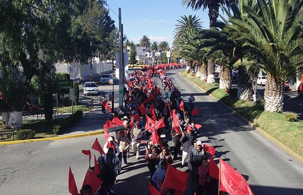  Marchan antorchistas para exigir que cesen amenazas