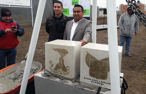 Colocan primera piedra de Casa de Estudiante en Mineral de la Reforma