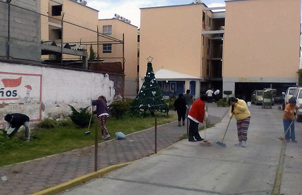 Antorchistas del D.F. fomentan la limpieza y solidaridad en la Unidad Habitacional Margarita Morán Véliz