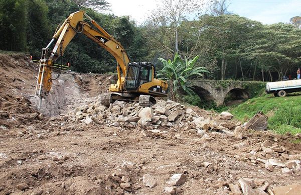 En marcha construcción de puente gestionado por Antorcha para Emiliano Zapata