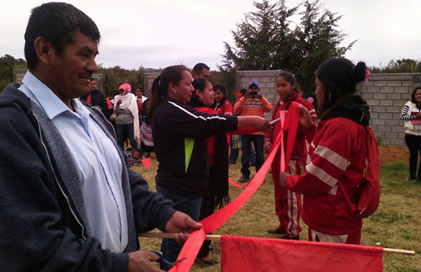 Inauguran cancha de futbol en la Cañada de los Once Pueblos