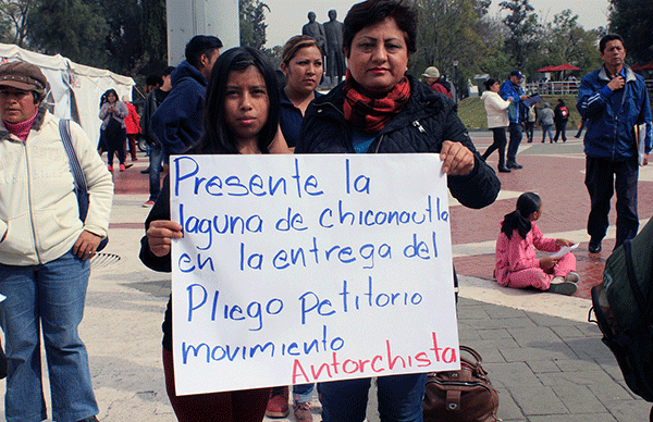 Antorchistas entregan pliego de demandas en Ecatepec