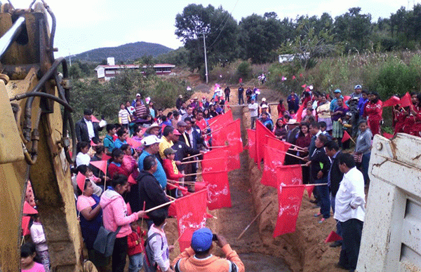 Invierten 5 mdp para construir acceso al Colegio de Bachilleres de Carapan   