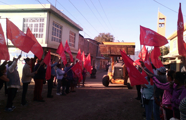 Se pavimenta la colonia Mártires de Antorcha, de Tangancícuaro