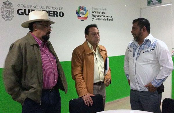 Gestiona Antorcha más apoyos para el campo guerrerense