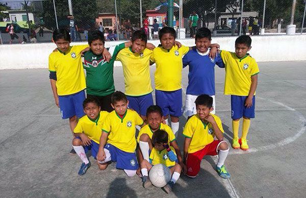 Inauguran liga de futbol en la colonia El Refugio