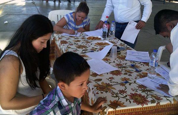 Continúa Antorcha la entrega de bonos para vivienda, ahora en Guasave