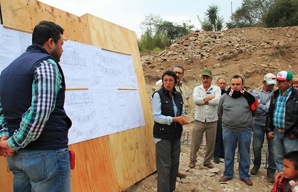 Diputada antorchista inspecciona avances de construcción de  puente en Emiliano Zapata