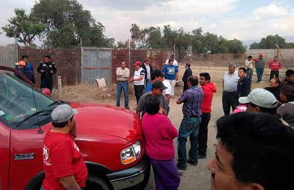 Ayuntamiento de Texcoco impide pavimentación en Sector 4