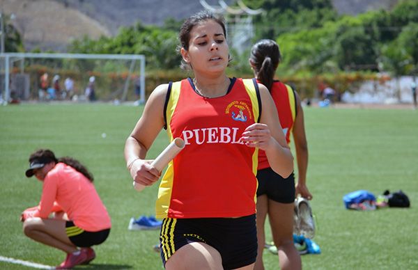 Poblanos destacan en atletismo