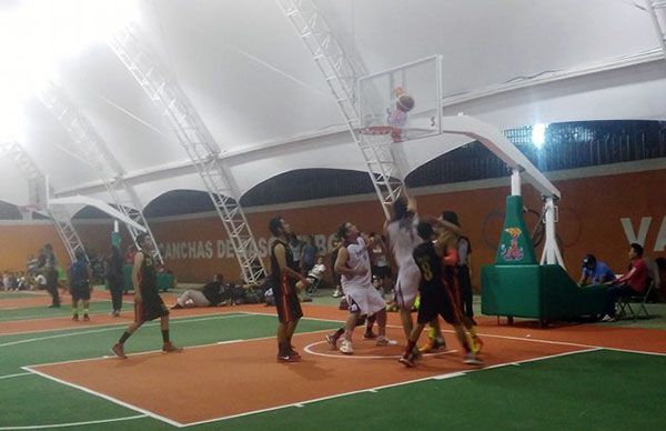 Logran basquetbolistas jaliscienses primeras victorias en la XVIII Espartaqueada Deportiva