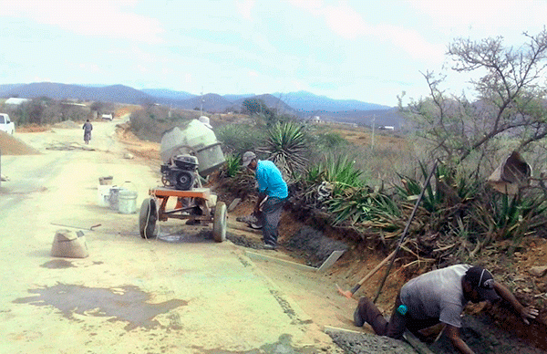 75avance en la Modernización de la carretera Miahuatlán- Santa Catarina Roatina 