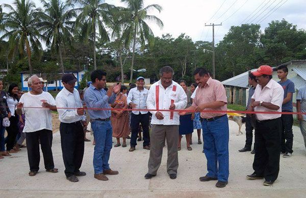 Inaugura Antorcha pavimentación en colonia Istmeña El Zapote