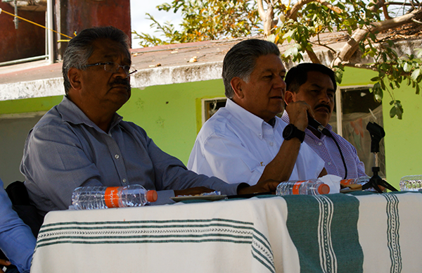 Omar Carreón imparte conferencia a estudiantes oaxaqueños 