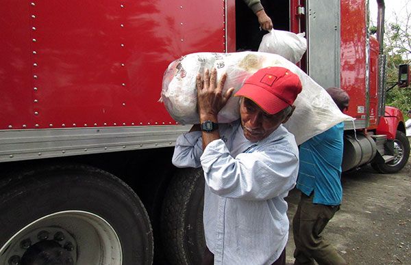 Entrega Antorcha apoyos alimenticios a campesinos