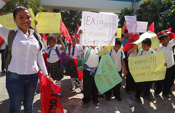 Exigen a la SEF solución a demandas educativas