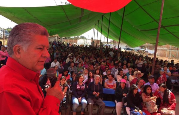 Entregan escrituras en colonia antorchista de Ciudad Hidalgo