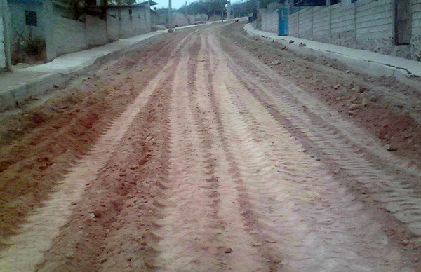 Arranca pavimentación del acceso a comunidad de Chilcuautla