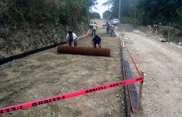 Inician la primera etapa de pavimentación en Tamazunchale