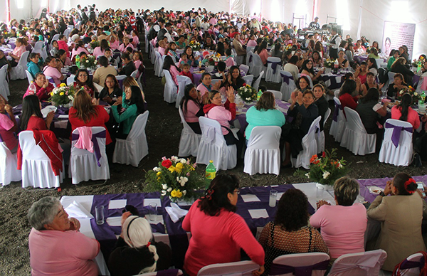 Festeja Antorcha a mujeres de La Paz 